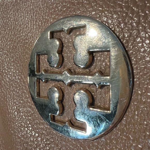 Tory Burch leather crossbody foldover bag in camel - Picture 12 of 16